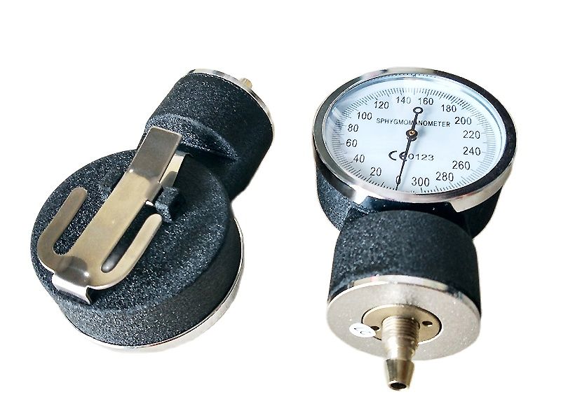 Manual Blood Pressure Monitor  - مراجعة Dual Monitor Stand وسعره